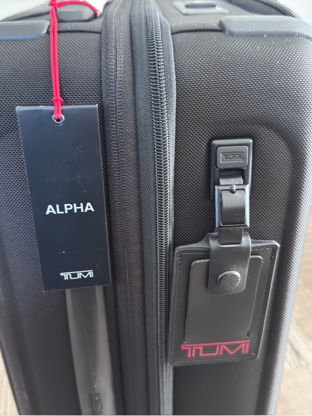 Tumi Alpha 3 22" International Carry-On
Spinner Pockets Dual Access 4 Wheeled 🏖️ - Picture 12 of 14